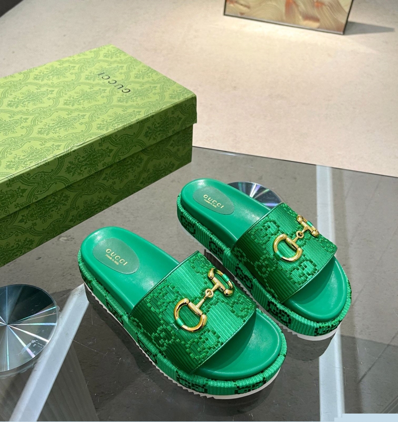 G*u*i slippers